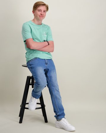 Calvin Klein CHEST MONOGRAM T-SHIRT Grønn T-skjorter Gutt - Kids Brand Store