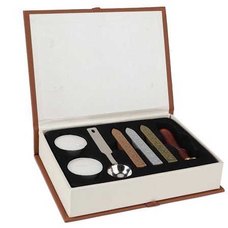 Vintage trestempelsett i tre med forseglingsstempel, skje og stearinlys i gaveeske