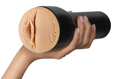 Kiiroo Feel Stroker - Victoria June - Vuxen.dk: For ham