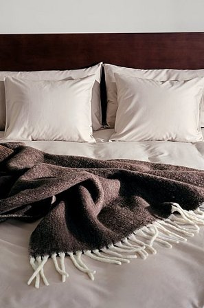 Jotex - Tæppe i Uldmiks Polyester/Uld Brun WOLFGANG Køb Plaider & tæpper hos Jotex