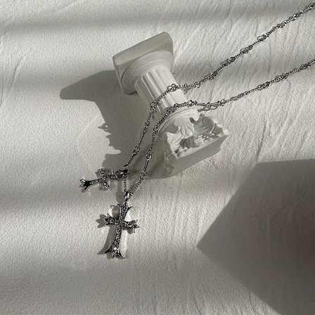Utsökt dubbelt glänsande korshängande långt halsband Silverfärg
