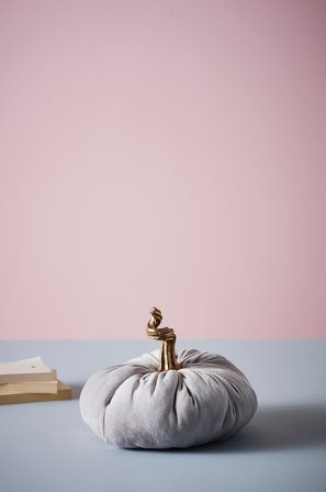 Jotex - Dekor ø 21,8 Cm Sølvgrå - PUMPIS - Kjøp Pynteting hos Jotex