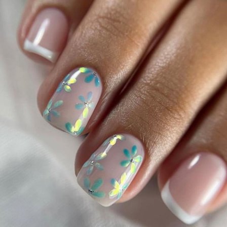 24 Stykker Stilige Glansfulle Negler Lim-på-Negler for Kvinner som Ønsker Trendy Utseende