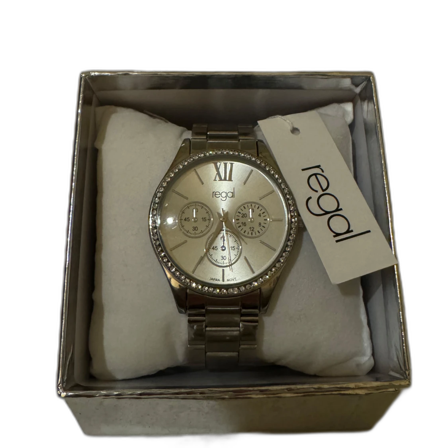 Silverfärgad klocka från Regal