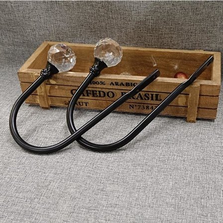 Sæt med 2 sorte gardinophæng, ophængskroge med krystalkugle