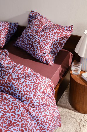 Jotex - Putetrekk Økologisk Blå/vinrød - MALIA - Kjøp Putevar hos Jotex