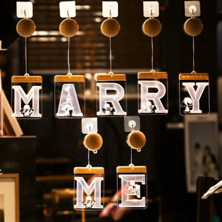 Neon formet forslag scene layout lysende bogstav lampe mary