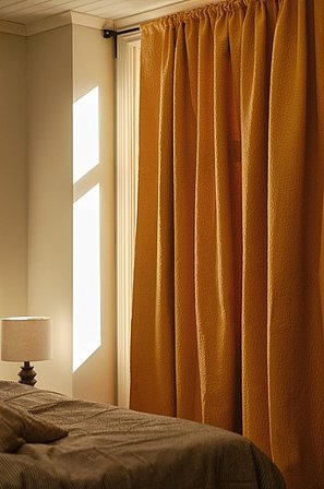 Jotex - Mørklægningsgardin - 1 Længde - Ekstra Bredde Honninggul - NOCTIS - Køb Multifunktionsgardiner hos Jotex