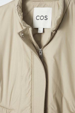 COS Femme Gilet Hybride Court Rembourré in Beige