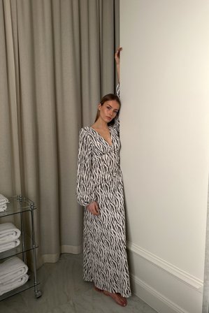 NA-KD Balloon Sleeve Open Back Maxi Dress - Kjoler med åben ryg - Flerfarvet - M