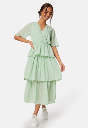 Happy Holly - Butterfly Sleeve Flounce Dress - Dusty green - Kläder - - Bubbleroom
