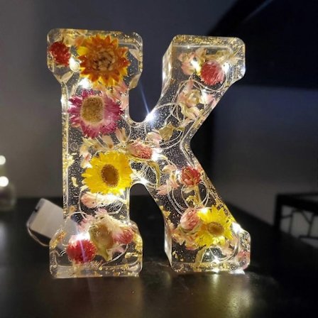Pressede Blomster Resin Bogstaver med LED Lys, Floral Resin Natlampe 26 Bogstavsvalg, 50% Tilbud - Perfet