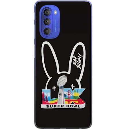 Kompatibel Mobilcover til Motorola Moto G51 5G Bad Bunny portræt med åben skjorte, tatoveringer og krøllet hår i stilfuld modefotografering