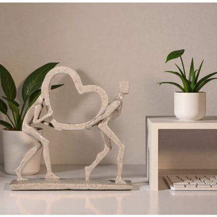 Simpel og abstrakt messing hjerteformet skulptur - en romantisk gave til par