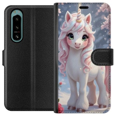 Kompatibel Tegnebogsetui til Sony Xperia 5 IV Minimalistisk glitchtypografi med teksten cute but psycho i neonlignende farveeffekt