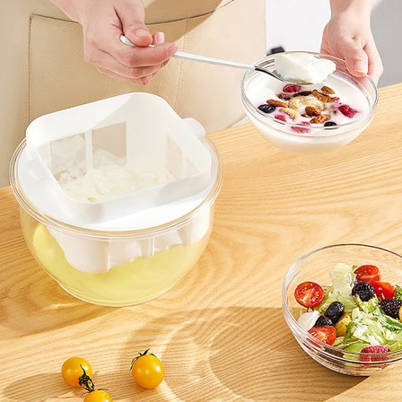 1 kpl Kreikkalaisen jogurtin siivilä hienolla verkolla ja kannella juustolle ja jogurtille