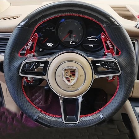 För kompatibel med Porsche Taycan Cayenne Macan Panamera 718 911 handsydd svart kolfiber mocka halkfri bilratt skydd