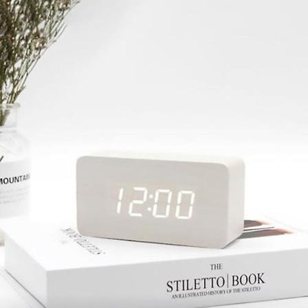 Digital vekkerklokke i tre med justerbar lysstyrke, stemmestyring, LED-klokke, rektangulær skjerm, tid, temperatur, hjemmeinnredning white