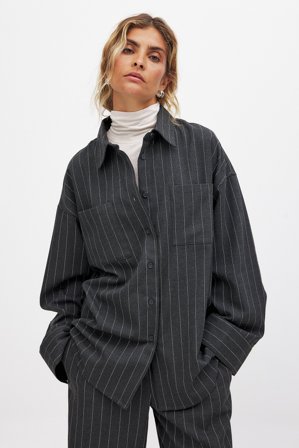 NA-KD Oversized skjorta med ficka fram - Skjortor - Grå - EU 36