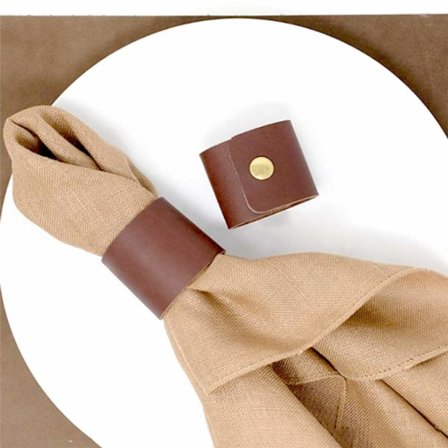 Rustiikkiset lautasliinarenkaat 6 kappaleen sarja, nahkaiset lautasliinarenkaiden pidikkeet ruskeat