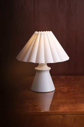 Jotex - GIGA bordlampe Grå - Kjøp Bordlamper hos Jotex