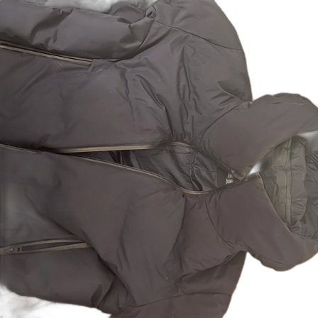 Svart dunjacka från Uniqlo