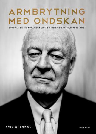 Armbrytning med ondskan : Staffan de Mistura: ett liv med krig och konfliktlösning - Bok av Erik Ohlsson - Inbunden