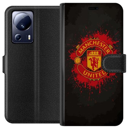 Kompatibelt Lommeboketui til Xiaomi Xiaomi 13 Lite Manchester United logo i rød og gul farge med røff sportslig bakgrunn