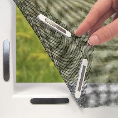 Myggenet til vinduer med Magic Click | Insektnet kan klippes individuelt op til 150x130 cm, nem installation med 12 magneter