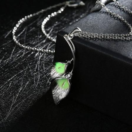 Tyylikäs naisten kaulakoru kukilla hopeakoristeisiin eurooppalaiseen ja amerikkalaiseen metalliseos Halloweeniin Green