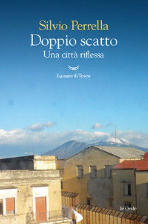 Doppio scatto. Una città riflessa. Ediz. illustrata Silvio Perrella