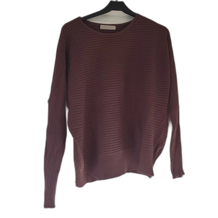 Ribbad brun tröja och kjol från Voyelles