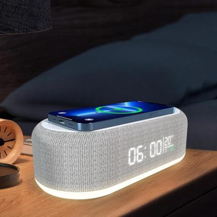 Trådløs lading, 4-i-1 trådløs lader med klokke, multifunksjonelt design LED digitalt display vekkerklokke med nattlampe