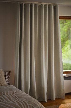 Jotex - Mørkleggingsgardin 1-lengde Ekstra Bred Lysebeige - MOONBEAM - Kjøp Mørkleggingsgardiner hos Jotex