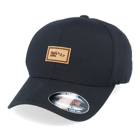 Wild Spirit - Zwart flexfit Cap - Small Hatsie The Red Panda Patch Black Flexfit @ Hatstore