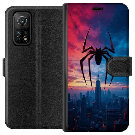 Yhteensopiva Lompakkokotelo Xiaomi Xiaomi Mi 10T Pro 5G Tyylikäs hämähäkki kaupungin horisontin yläpuolella dramaattisessa auringonlaskussa, graa