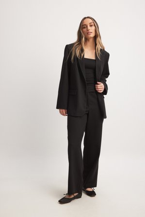 NA-KD Straight Low Waist Suit Pants - Lavtaljede bukser - Sort - EU 32