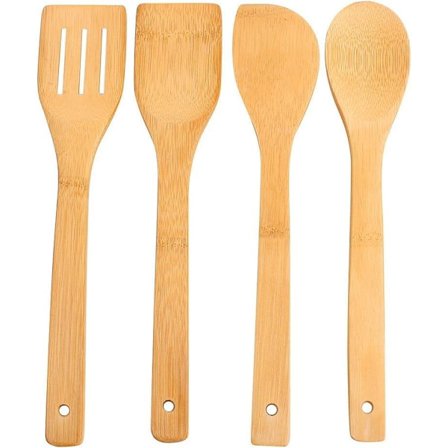 Et sæt med 4 køkkenredskaber i bambus og træ, inklusive en spatel, en øse og en skovl.