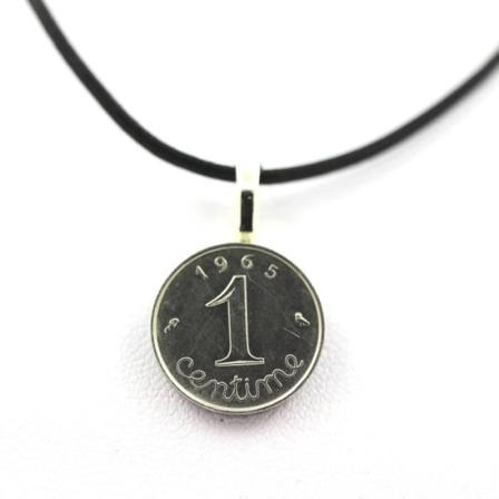 Äkta mynthänge "France" 1 centime Epi + svart lädersnöre
