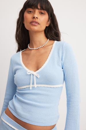 Kezia Cook x NA-KD Långärmad stickad topp med knytdetalj - Sommarset - Blå - Small