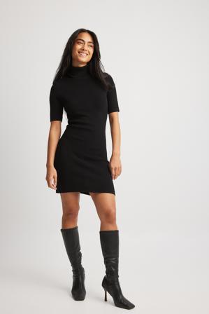 NA-KD Robe courte en maille fine à col roulé - Robes Pull - Noir - Medium