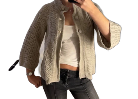 Beige stickad kofta med knappar