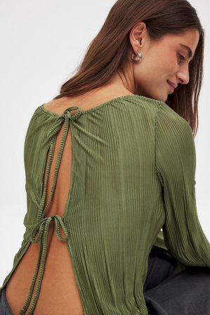 NA-KD Back Tie Strap Long Sleeve Top - Top med bindebånd - Grøn - XS