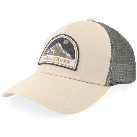 Fjällräven - Beige trucker Keps - Badge Långtradarkeps Fossil Trucker @ Hatstore