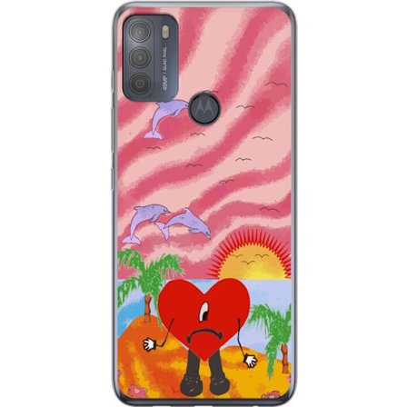 Kompatibel Mobilcover til Motorola Moto G50 Bad Bunny i en farverig quiltet jakke med hjertemønster og solbriller i moderne gade stil