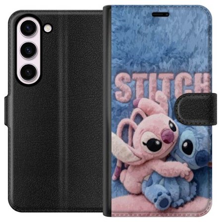 Kompatibelt Plånboksfodral till Samsung Samsung Galaxy S23 Söta fluffiga Stitch och Angel kramas på ett mjukt pälsigt underlag med pastellfärger
