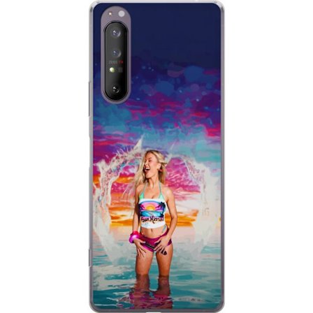 Yhteensopiva Puhelinkuori Sony Xperia 1 II Vaalea nainen kirjavia rantavaatteita pelaa meressä auringonlaskun aikaan