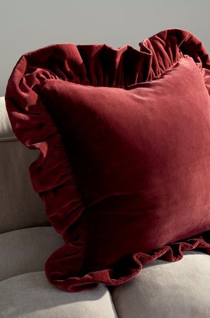 Jotex - Putetrekk 50x50 Cm mørkerød - FRILLE - Kjøp Pynteputer & trekk hos Jotex