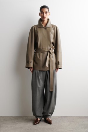 COS Femme Veste Courte Façon Trench En Cuir À Col Cheminée Jacket in Beige