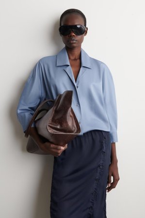 COS Frauen Sculptural Cotton Shirt in Blau